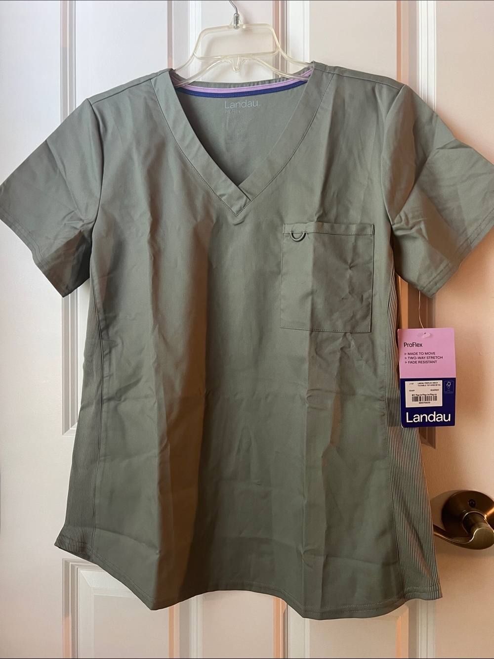Landau Women’s V-Neck Scrub Top in Seagrass 2 Pockets Size Medium